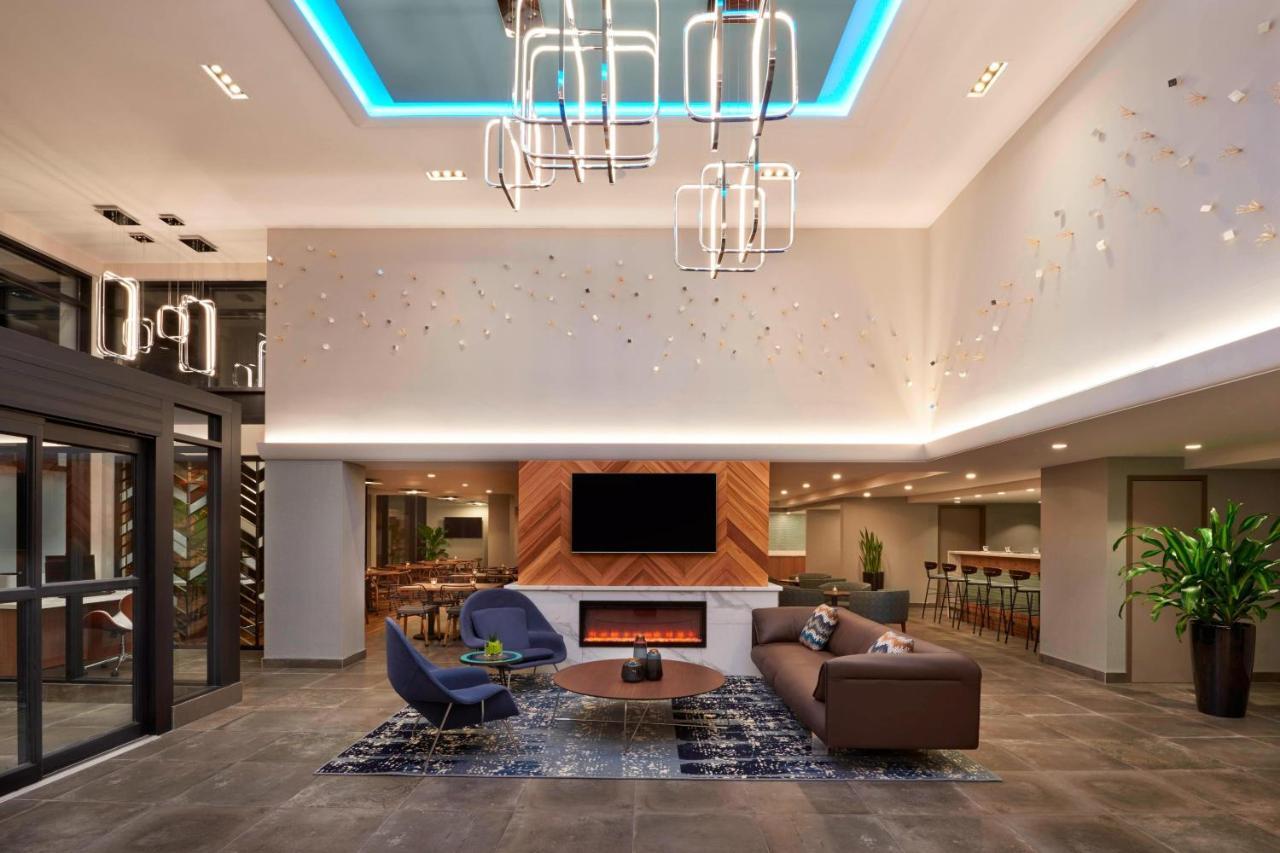 Fairfield Inn By Marriott Montreal Downtown Екстериор снимка