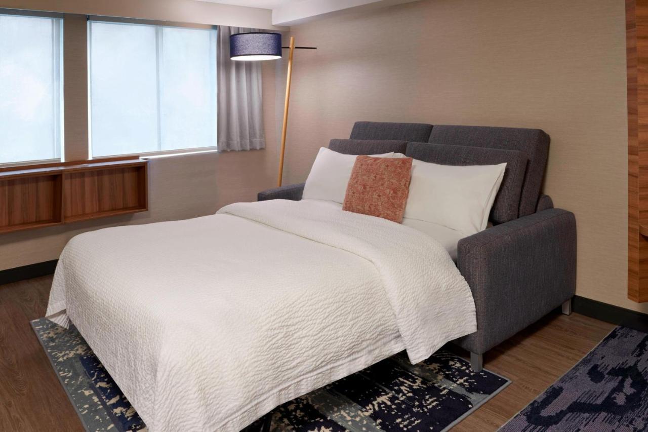 Fairfield Inn By Marriott Montreal Downtown Екстериор снимка