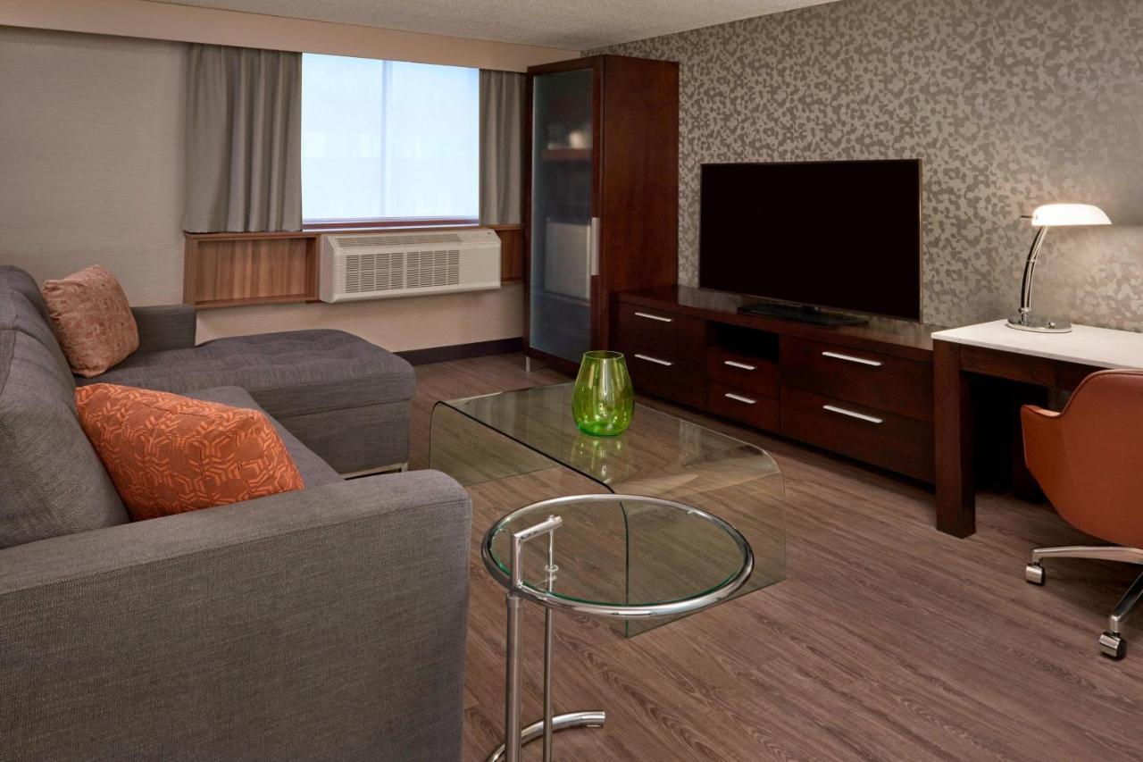 Fairfield Inn By Marriott Montreal Downtown Екстериор снимка