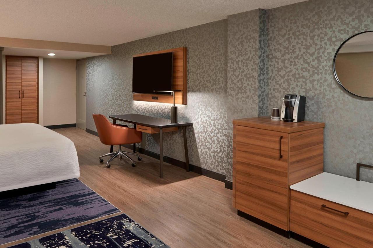 Fairfield Inn By Marriott Montreal Downtown Екстериор снимка