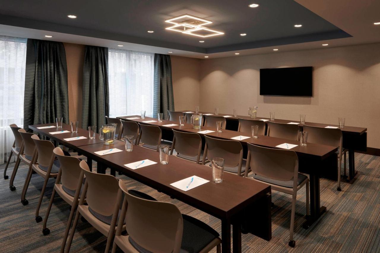 Fairfield Inn By Marriott Montreal Downtown Екстериор снимка