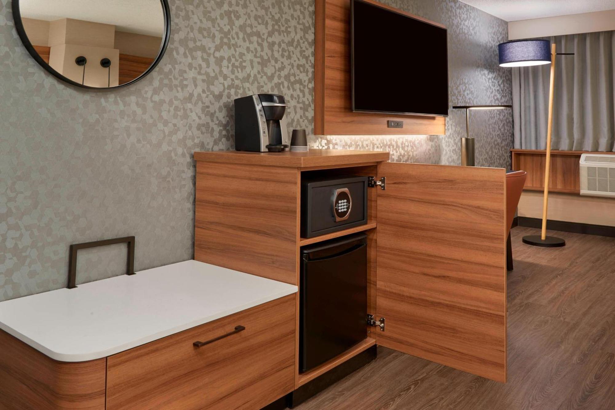Fairfield Inn By Marriott Montreal Downtown Екстериор снимка