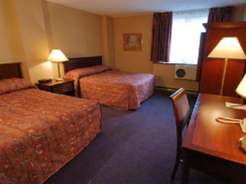Fairfield Inn By Marriott Montreal Downtown Екстериор снимка