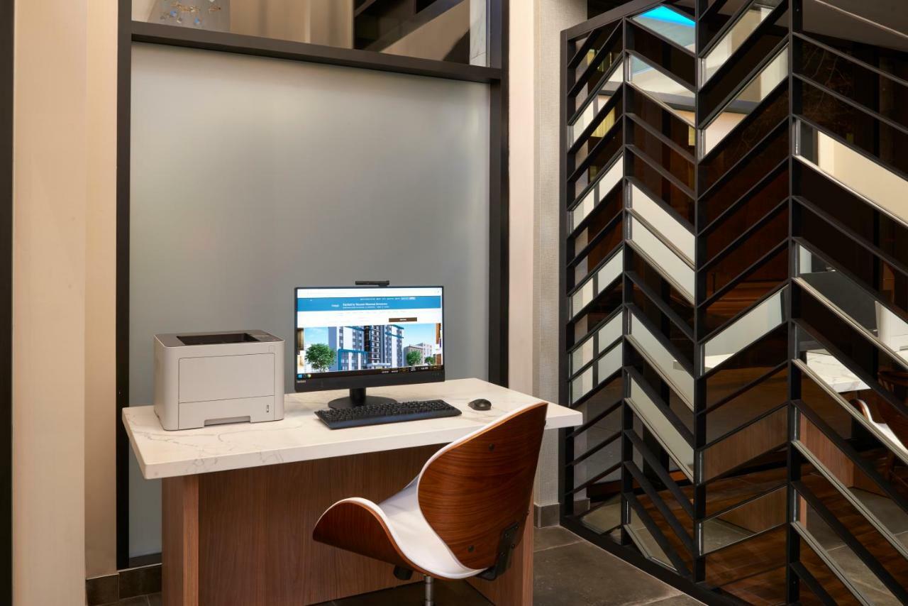 Fairfield Inn By Marriott Montreal Downtown Екстериор снимка