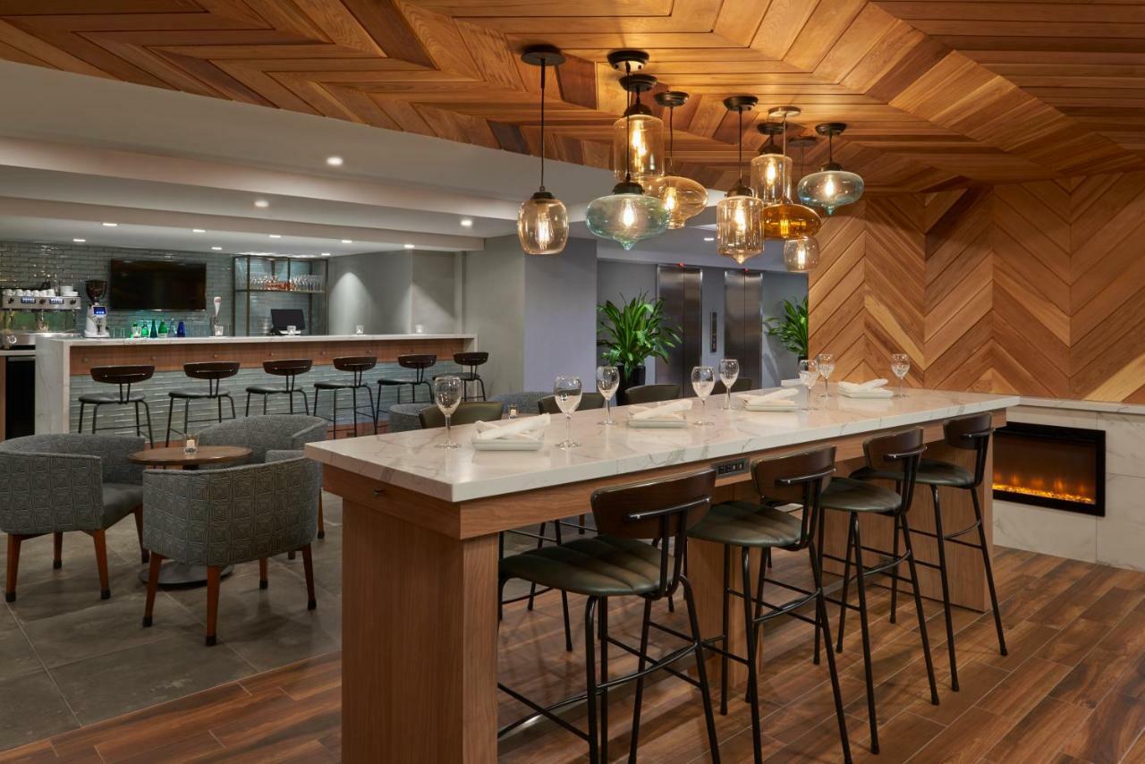 Fairfield Inn By Marriott Montreal Downtown Екстериор снимка