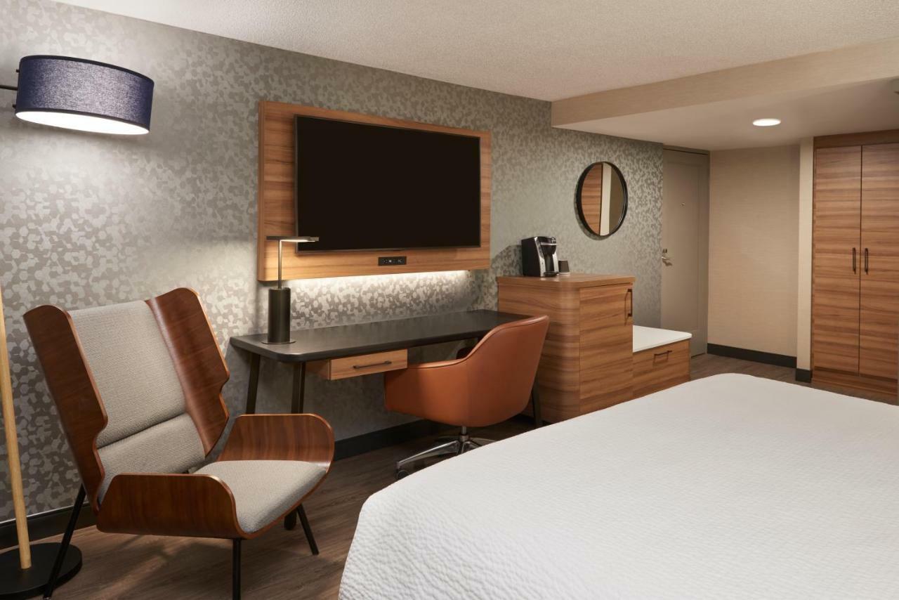 Fairfield Inn By Marriott Montreal Downtown Екстериор снимка