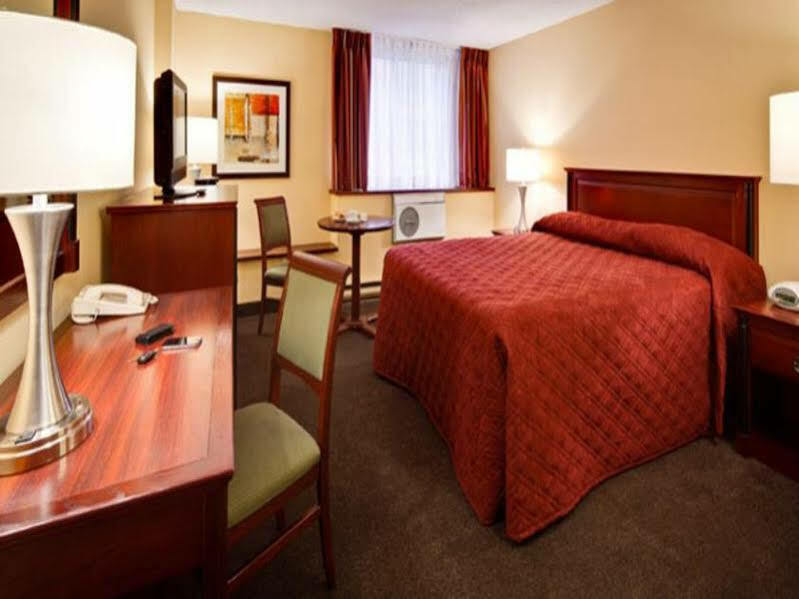 Fairfield Inn By Marriott Montreal Downtown Екстериор снимка